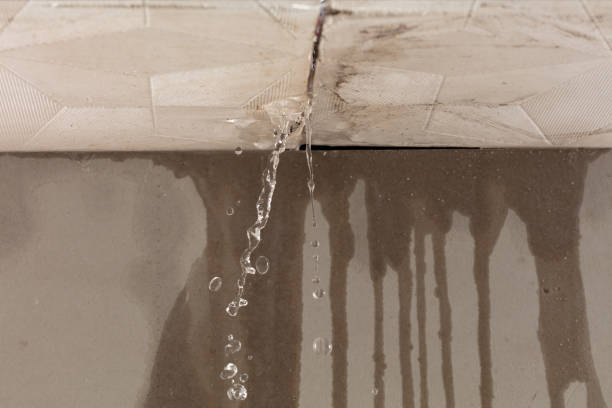 Professional Water Extraction technician working in Clarksville, OH